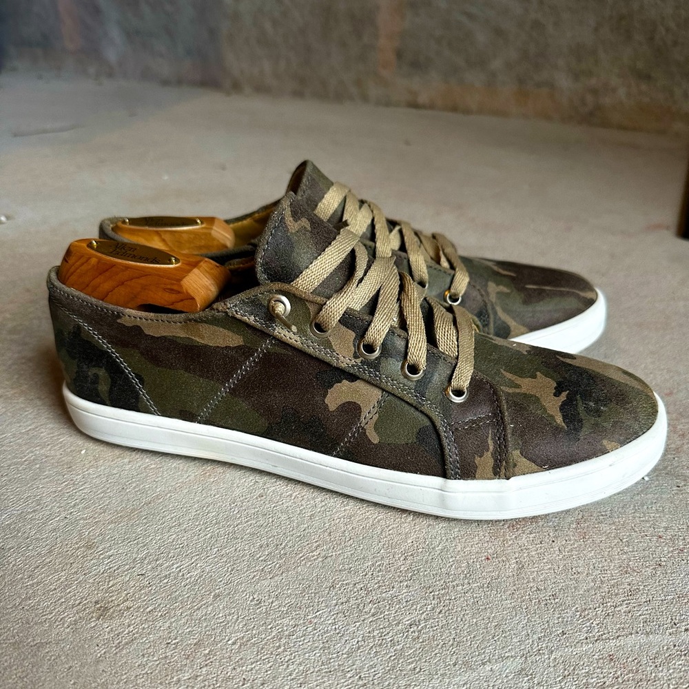 CoFi Tina Genuine Leather Fashion Sneakers Green Camo Women’s size 9 EUC